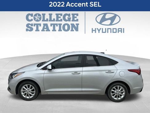 Used 2022 Hyundai Accent SEL w/ Cargo Package FWD image 2