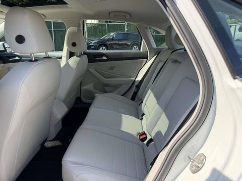 Certified 2023 Volkswagen Jetta SE w/ Panoramic Sunroof Package FWD image 15