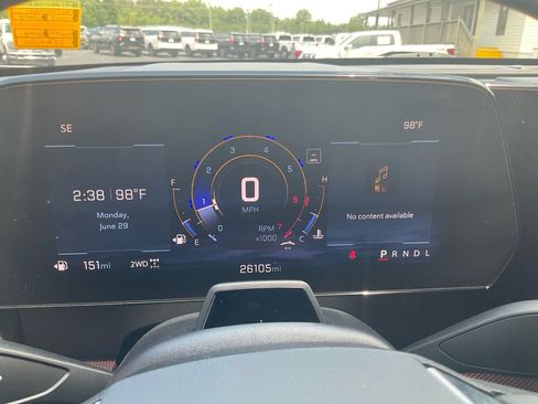 Used 2025 Chevrolet Traverse Z71 w/ Enhanced Driving Package AWD/4WD image 24