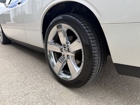 Used 2011 Dodge Challenger image 10