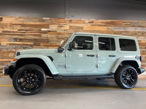 Used 2023 Jeep Wrangler Unlimited Sahara w/ Cold Weather Group AWD/4WD image 19