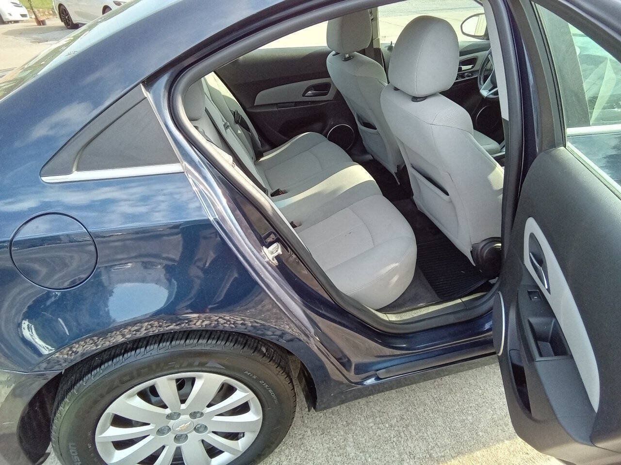 Used 2011 Chevrolet Cruze LT FWD image 5