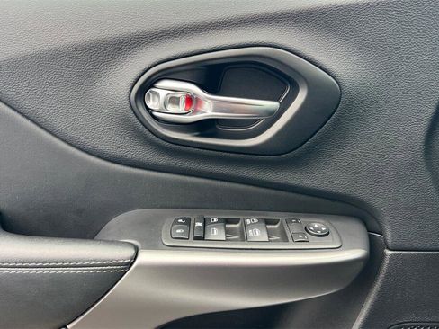 Used 2022 Jeep Cherokee Latitude Lux image 11