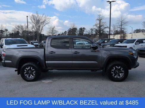 Used 2021 Toyota Tacoma TRD Off-Road w/ TRD Premium Off Road Package image 3