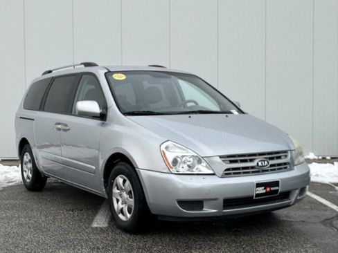 Used 2010 Kia Sedona LX image 6