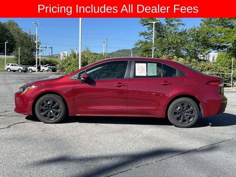 Used 2024 Toyota Corolla LE FWD image 2