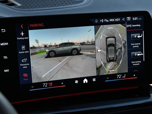 Certified 2025 BMW X2 xDrive28i w/ Premium Package image 31