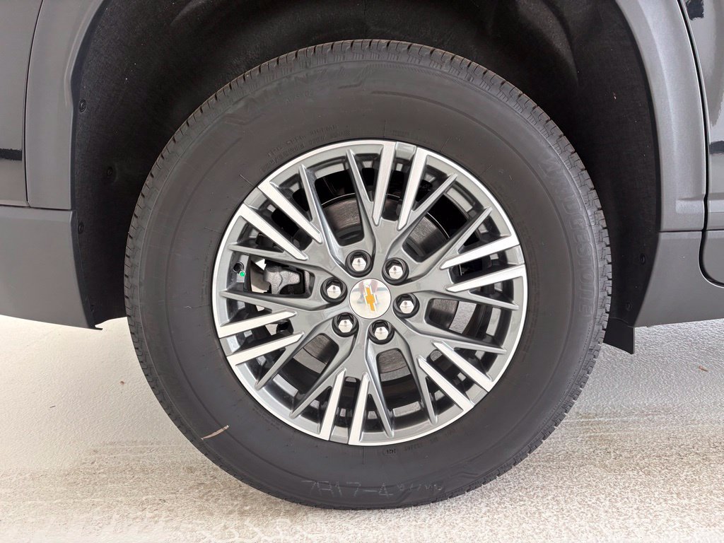 New 2027 Chevrolet Traverse LT w/ Driver Confidence Package FWD image 19