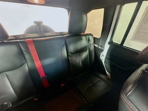 Used 2018 Jeep Wrangler Unlimited Rubicon image 14
