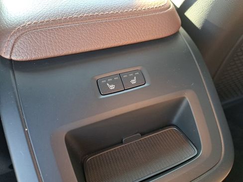 Used 2022 Volvo XC60 B5 Momentum w/ Advanced Package image 11