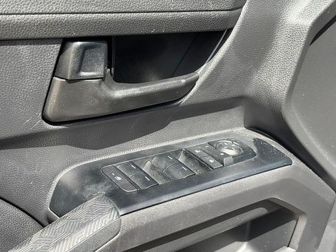 Used 2025 Toyota Tacoma SR5 AWD/4WD image 25