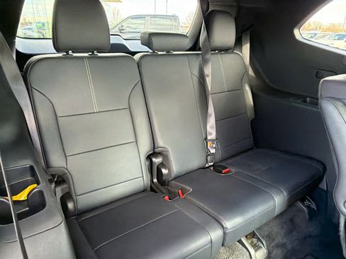 Used 2024 GMC Acadia Elevation image 11