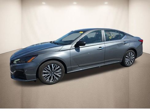 Used 2025 Nissan Altima 2.5 SV image 13