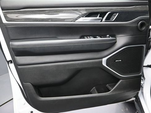 Used 2022 Jeep Wagoneer Series III image 11