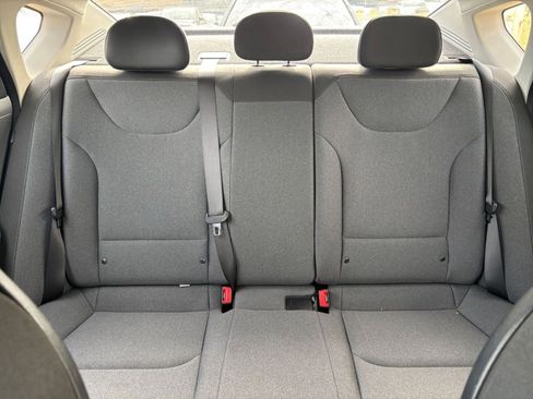 Used 2025 Kia K4 LXS image 37