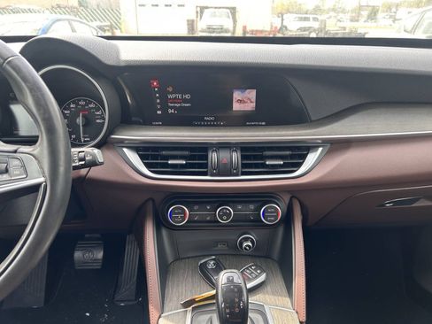 Used 2018 Alfa Romeo Stelvio Ti AWD/4WD image 5