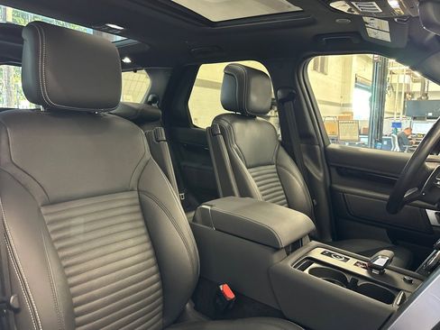 Used 2023 Land Rover Discovery S R-Dynamic image 31