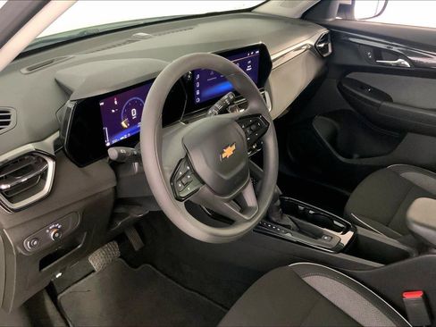Used 2025 Chevrolet TrailBlazer LT AWD/4WD image 14