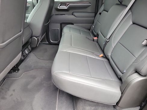 Used 2025 GMC Sierra 1500 SLT image 8