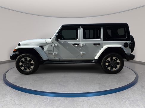 Used 2021 Jeep Wrangler Unlimited Sahara AWD/4WD image 3
