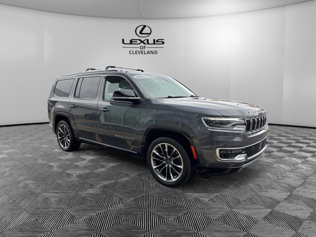 Used 2023 Jeep Wagoneer Series III w/ Premium Group I AWD/4WD image 2