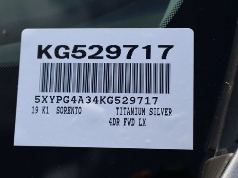 Used 2019 Kia Sorento FWD image 7