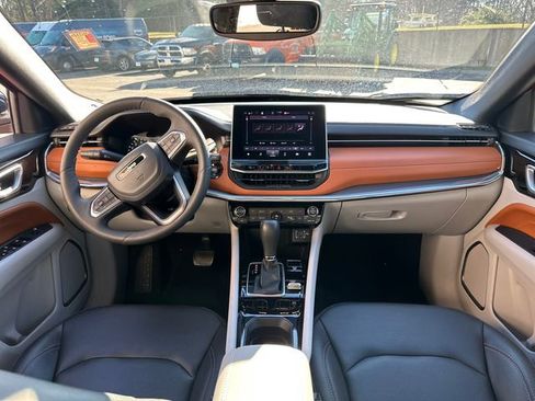 Used 2023 Jeep Compass Limited image 20