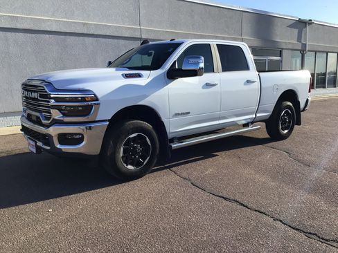 Used 2025 RAM 3500 Laramie AWD/4WD image 2