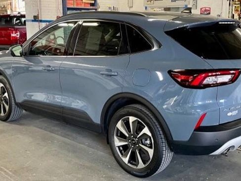 Certified 2023 Ford Escape Platinum image 4