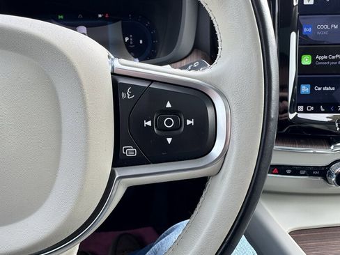 Used 2022 Volvo XC60 B5 Momentum image 9