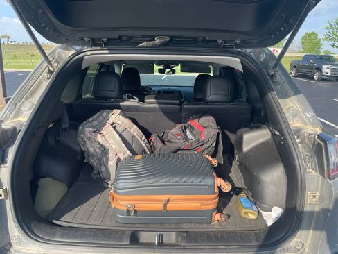 Used 2022 Jeep Cherokee Latitude image 3