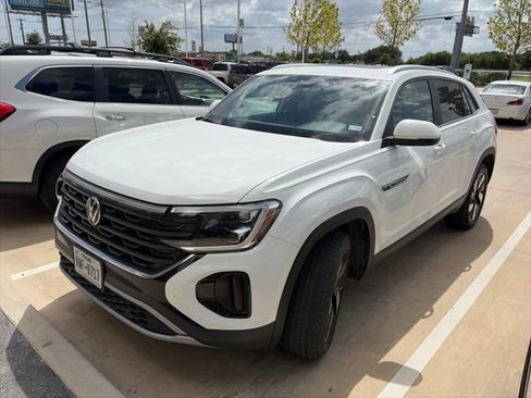 Used 2024 Volkswagen Atlas Cross Sport SE FWD image 1