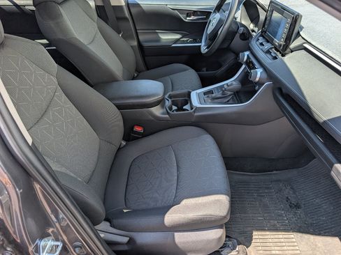 Used 2021 Toyota RAV4 XLE w/ Carpet Mat Package (TMS) AWD/4WD image 11