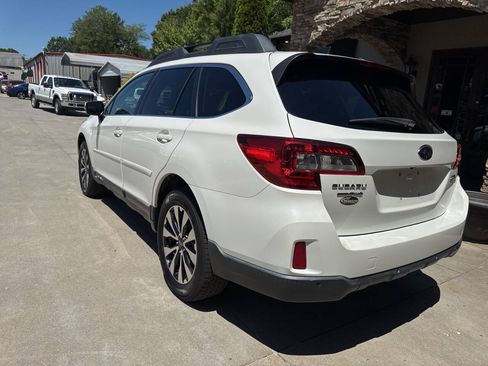 Used 2017 Subaru Outback 3.6R Limited AWD/4WD image 3