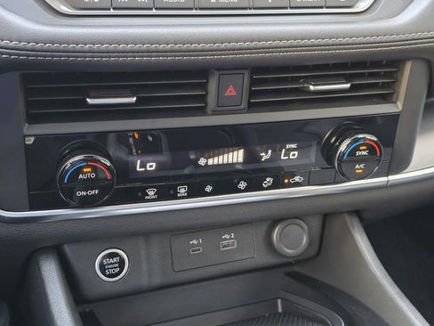 Used 2023 Nissan Rogue SV FWD image 19