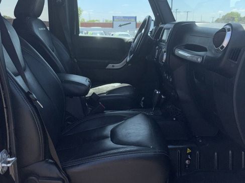 Used 2016 Jeep Wrangler Unlimited Rubicon AWD/4WD image 18