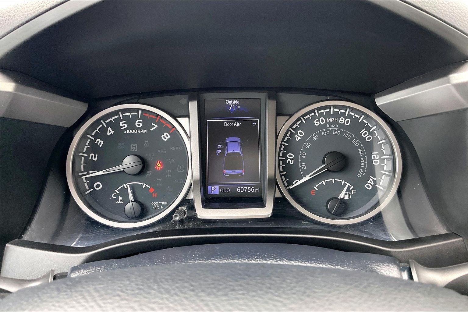 Used 2020 Toyota Tacoma SR5 AWD/4WD image 25