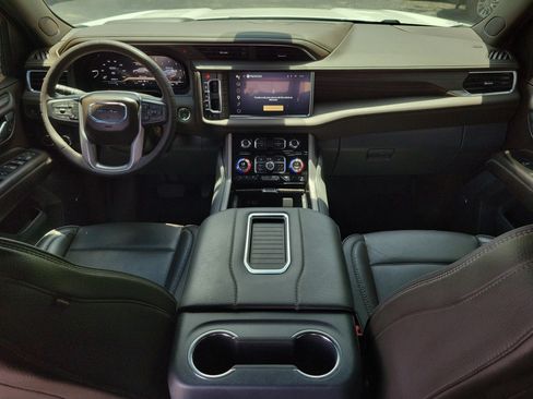 Used 2024 GMC Yukon XL Denali AWD/4WD image 19