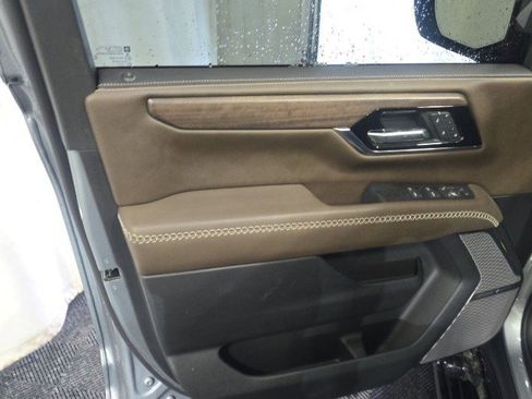 Used 2025 GMC Yukon XL Denali Ultimate image 9