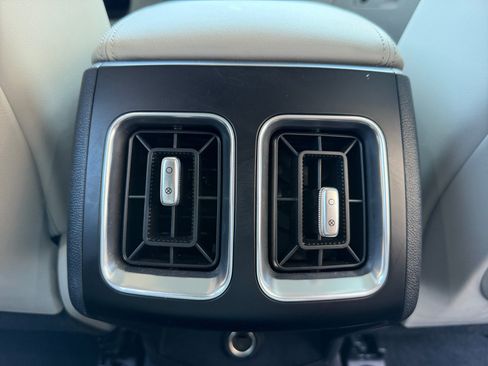 Used 2024 Kia Sorento S w/ Panoramic Sunroof Package FWD image 32