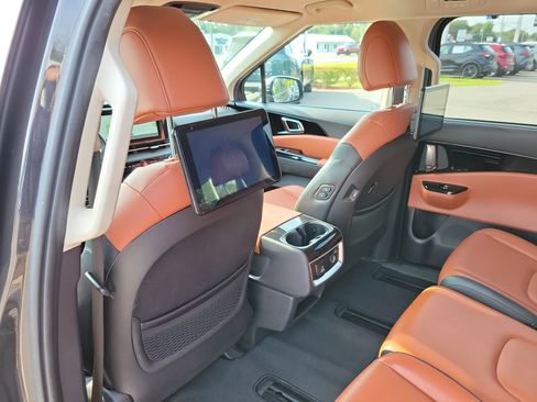 Used 2022 Kia Carnival SX FWD image 17