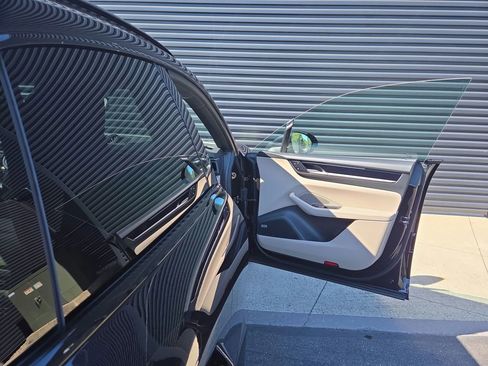 Certified 2025 Porsche Macan 4S Electric image 21