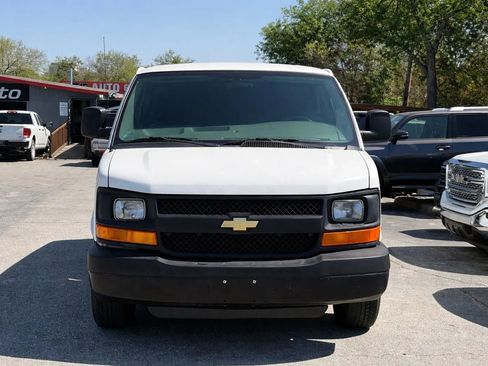 Used 2012 Chevrolet Express 1500 RWD image 2