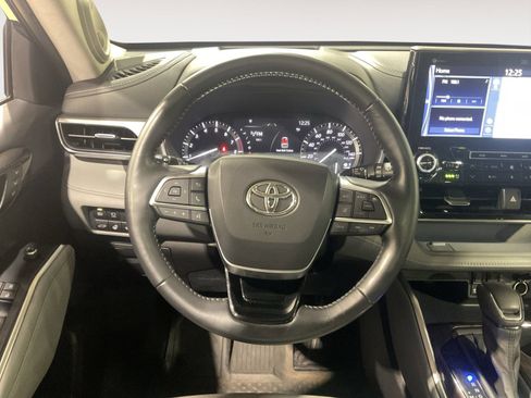 Used 2021 Toyota Highlander Platinum AWD/4WD image 18