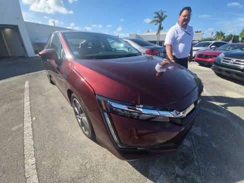 Used 2018 Honda Clarity Plug-In Hybrid image 3