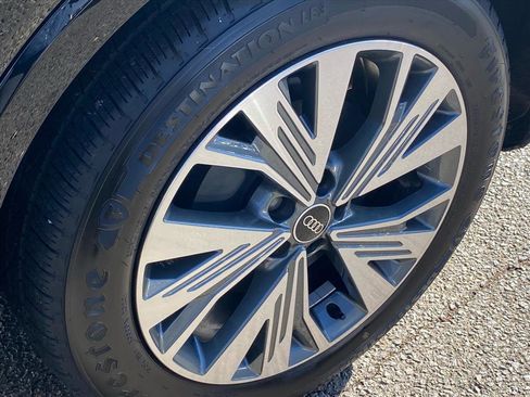 Used 2023 Audi Q4 e-tron Premium Plus w/ Premium Plus image 22