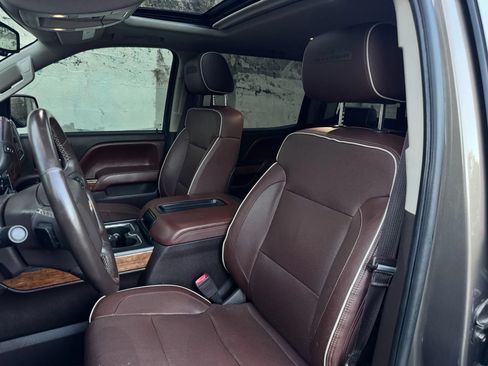 Used 2015 Chevrolet Silverado 1500 High Country w/ High Country Premium Package AWD/4WD image 17