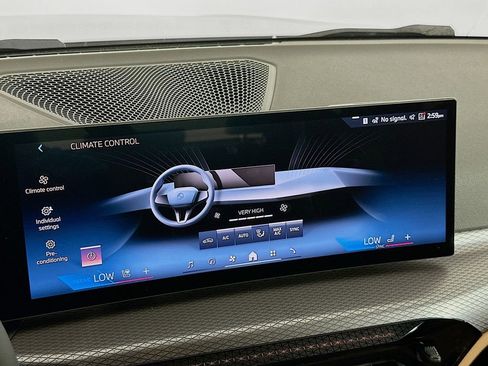 Used 2025 BMW 330i Sedan w/ Premium Package image 14