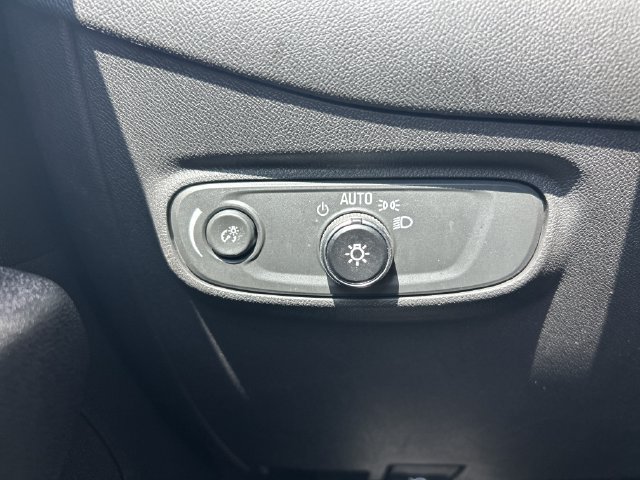 Used 2022 Chevrolet Equinox LT FWD image 22
