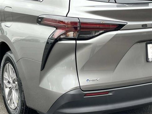 New 2026 Toyota Sienna LE image 6